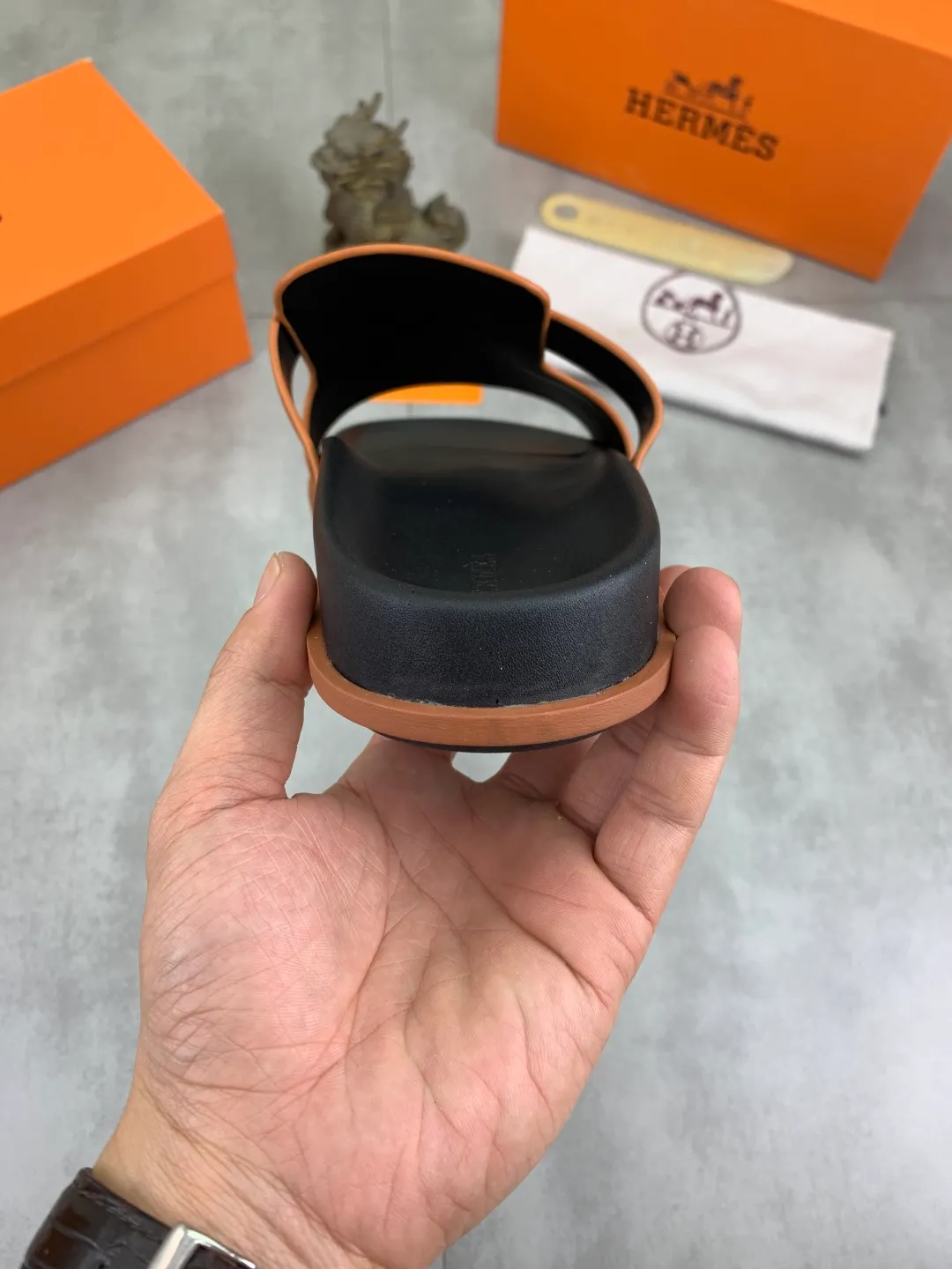 Men's shoes 💰P440 New [HERMES] high-end quality new Hermès slippers, made of imported silk calfskin, wear-resistant and non-slip rubber outsole. Fashionable and elegant code number: 39-44 (38 45 46 customized)